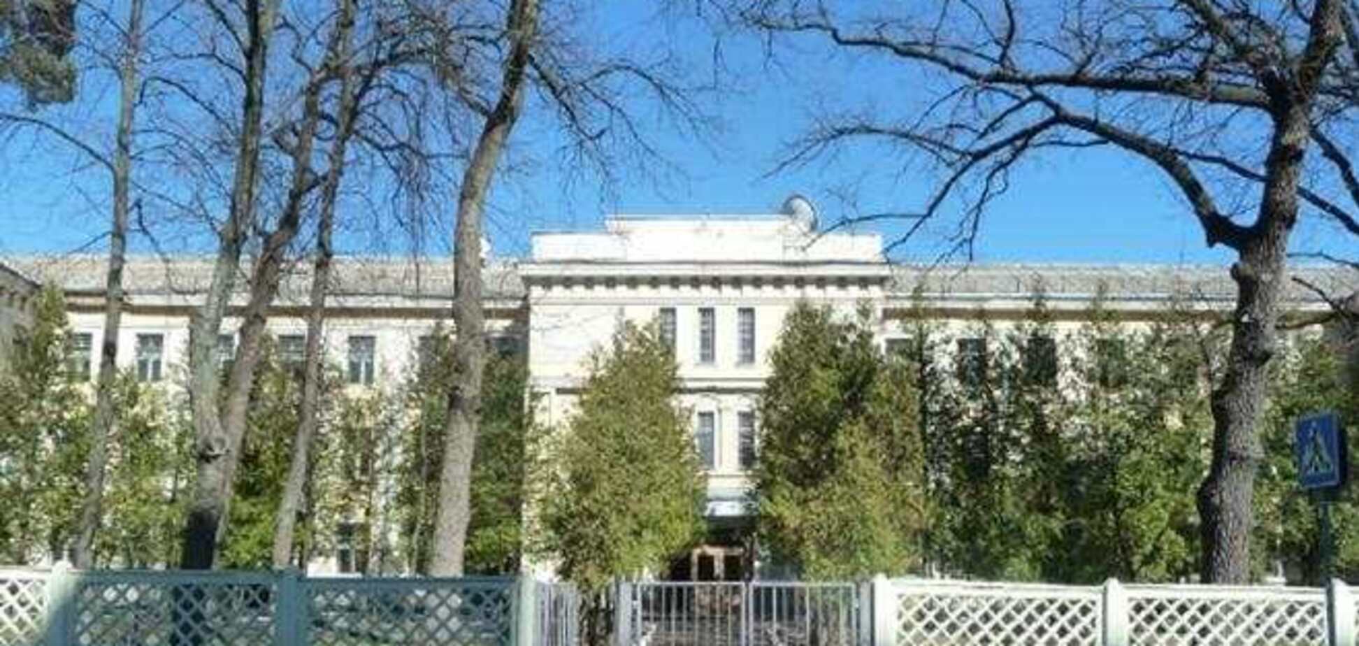 В Киеве восьмиклассница выбросилась из окна