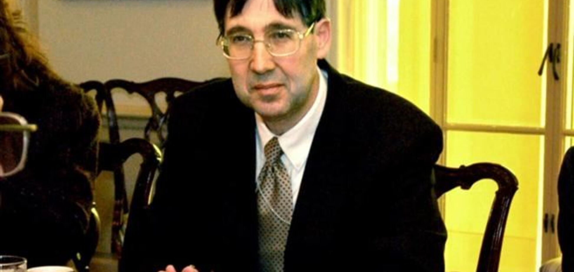 Экс-посол США не видит смысла введения санкции против всех украинских олигархов