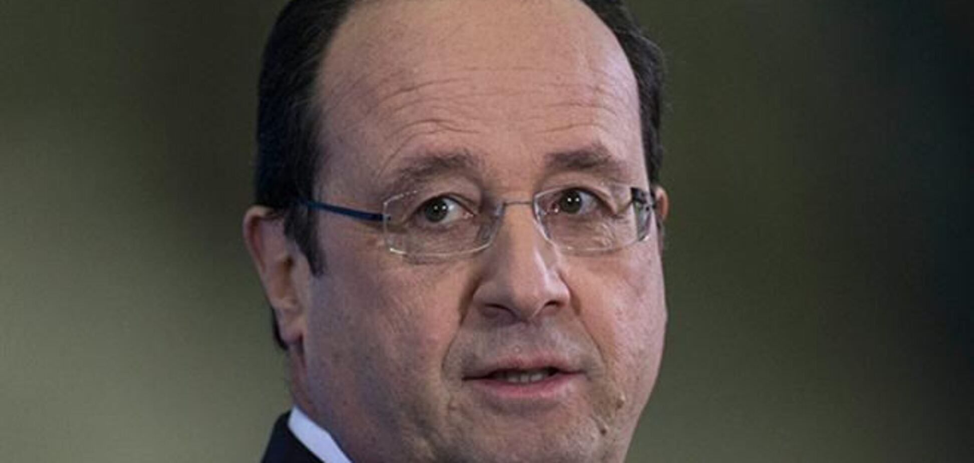 Активистка FEMEN объявила себя 'обманутой женой' Олланда