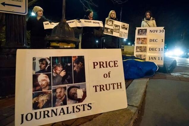 В Вашингтоне украинцы пикетировали Посольство Украины