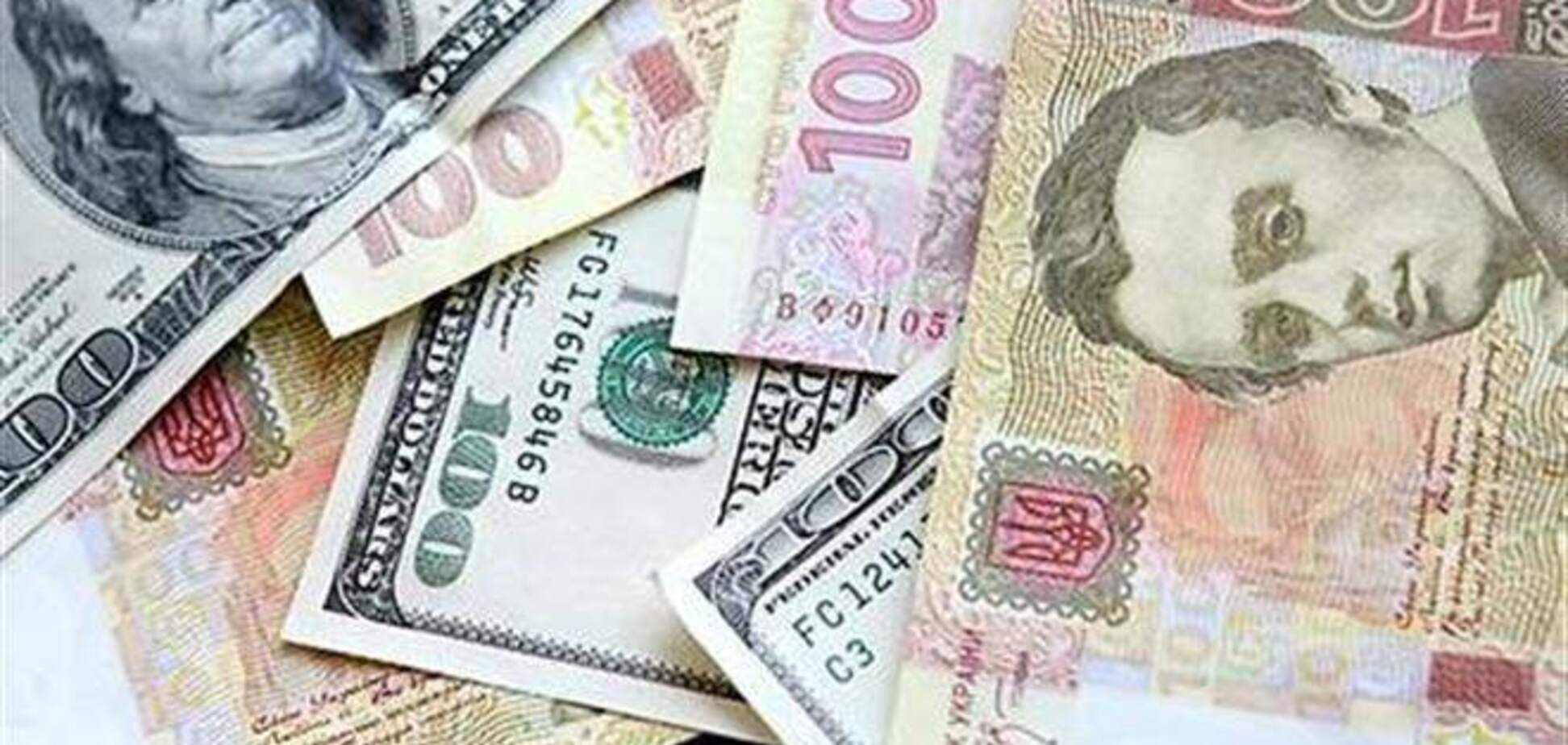 НБУ впервые за два года изменил официальный курс доллара