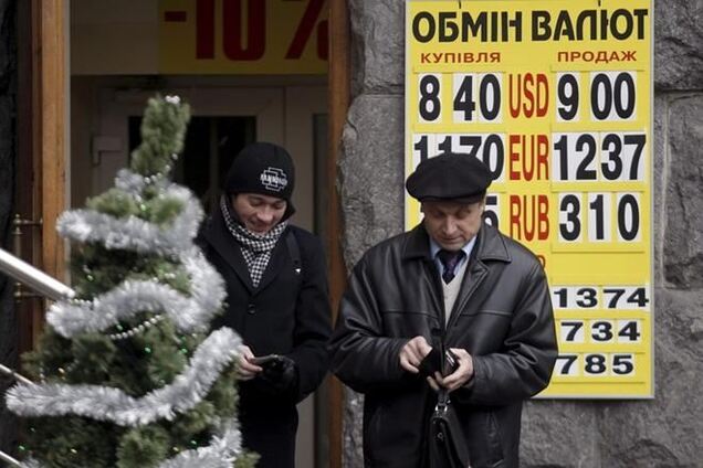 Эксперт: если политики не договорятся - гривня будет и дальше падать