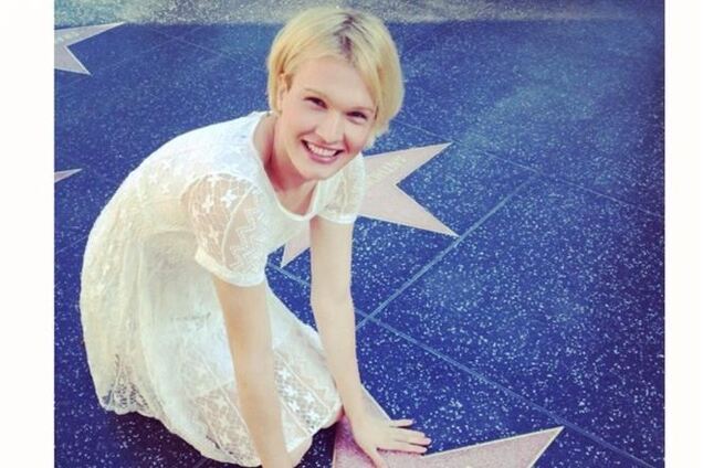 Борис Апрель в кружевном платьице щеголяет по Голливуду