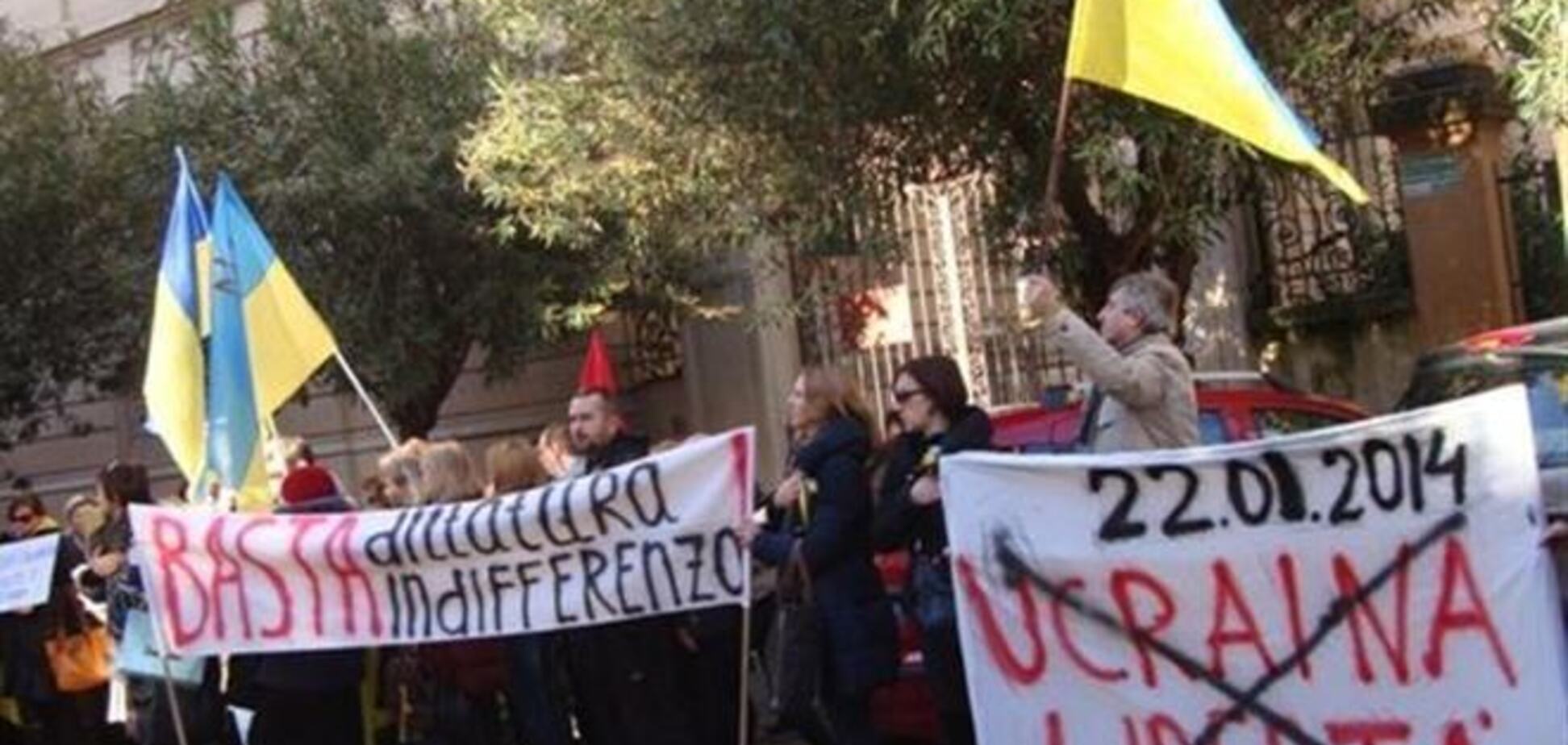 В Риме пикетировали посольство Украины