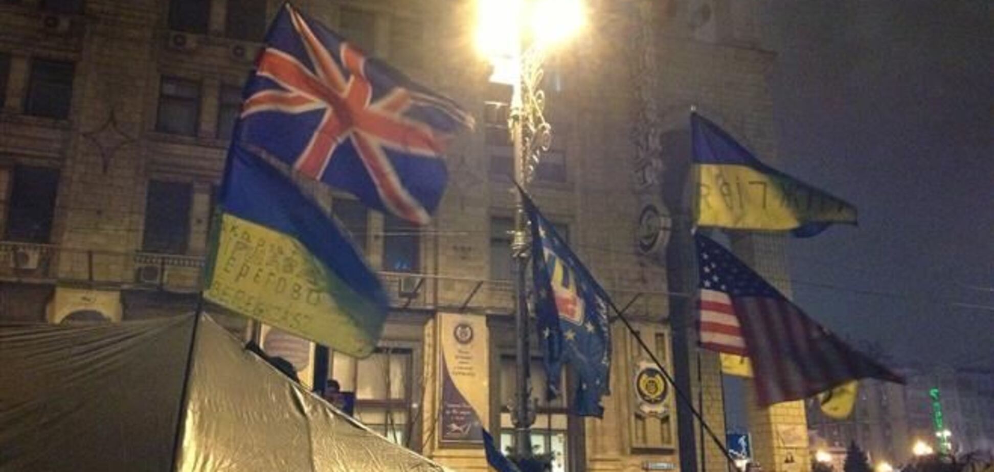 Евромайдан: ночь, люди, баррикады