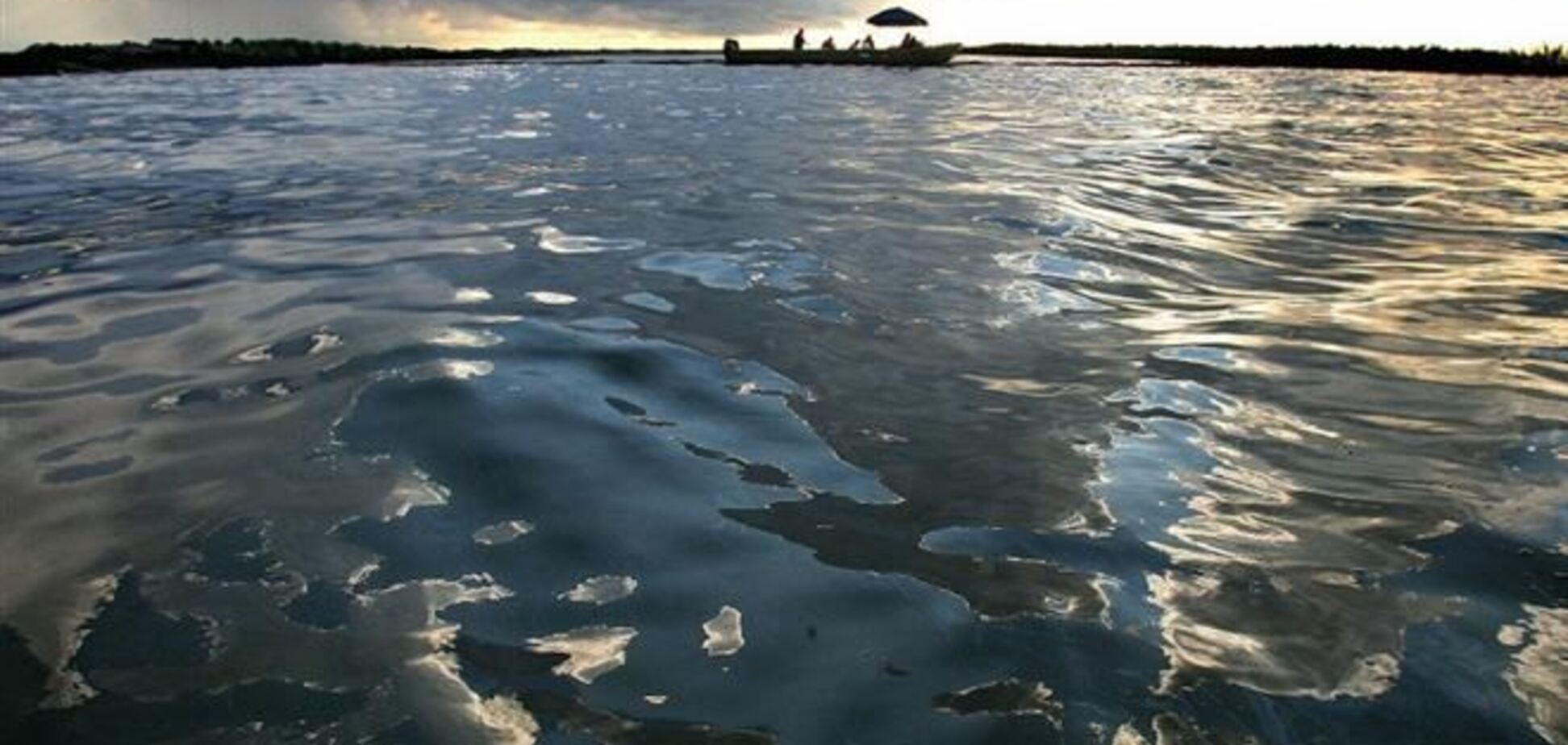 Біля берегів Криму розтягнулося гігантська нафтова пляма