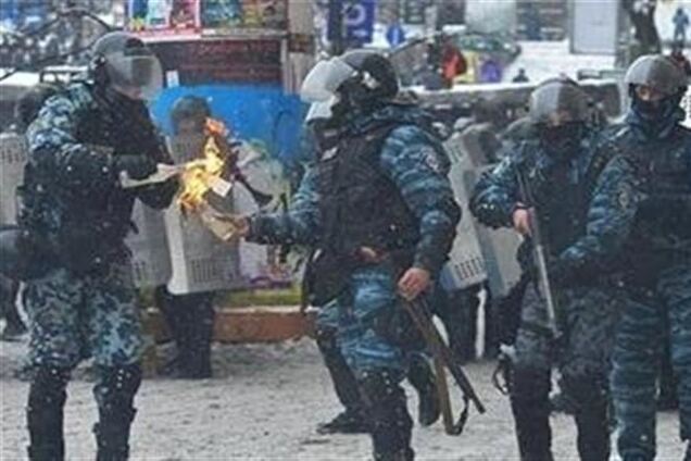 В МВД проводят проверку относительно 'беркутовцев' с оружием