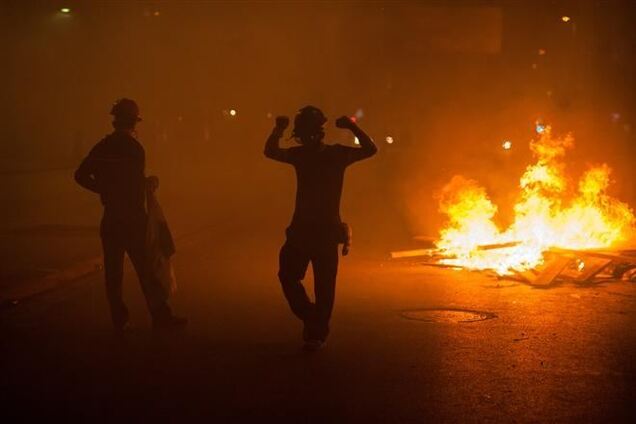 В Сараево боснийцы сожгли президентский дворец