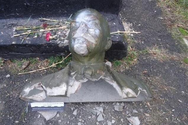 На Полтавщині обезголовили ще один пам'ятник Леніну