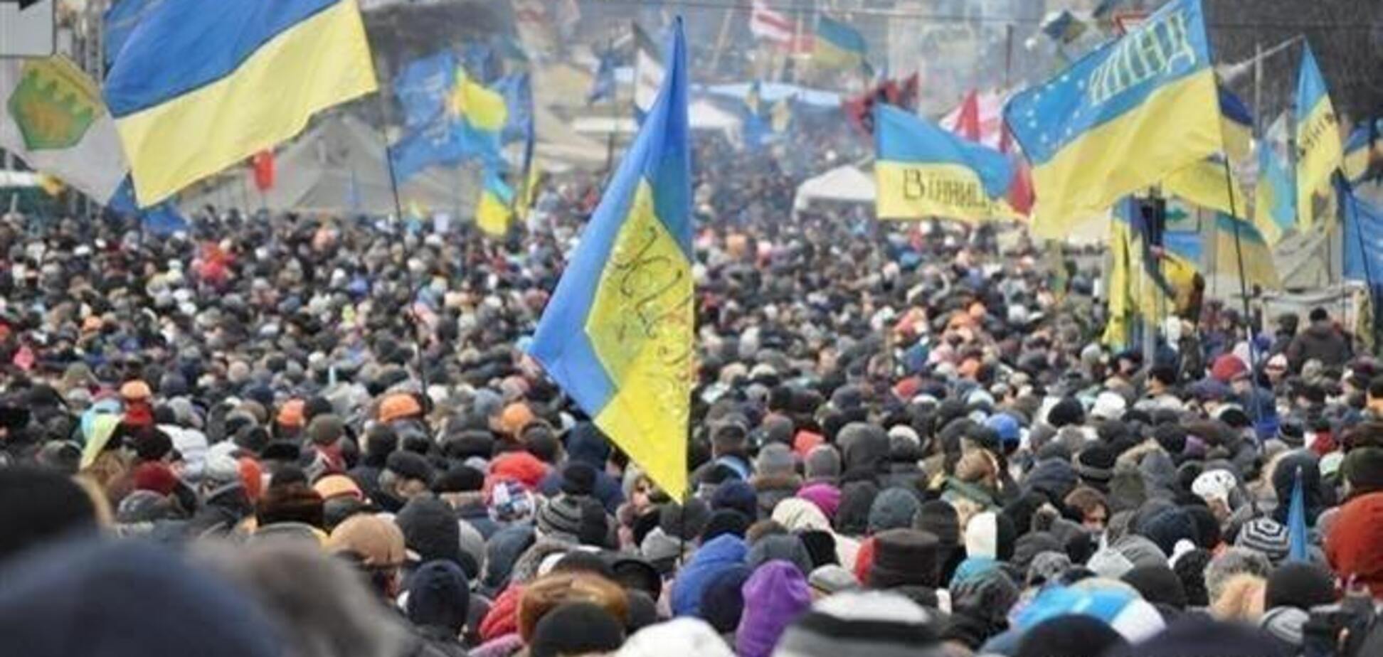 Майдан поддержал изменения в Конституцию, предложенные оппозицией