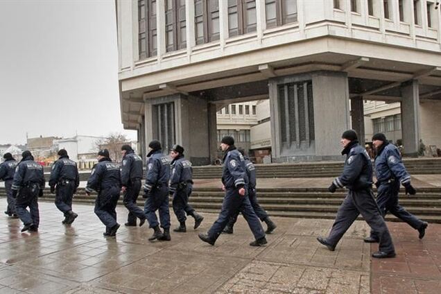 Расширено оцепление вокруг здания Совета министров Крыма