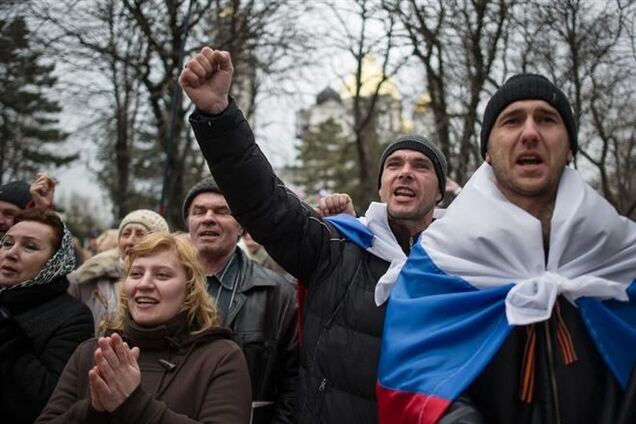 Генконсульство РФ в Симферополе пообещало паспорта не только 'Беркуту'