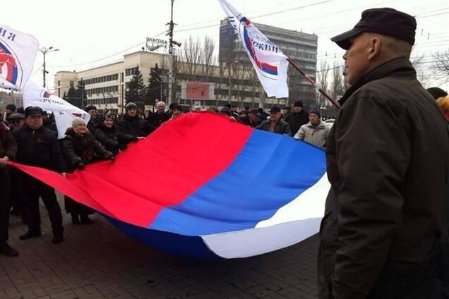 На митинге в Донецке отставки губернатора требовали 'туристы' из России