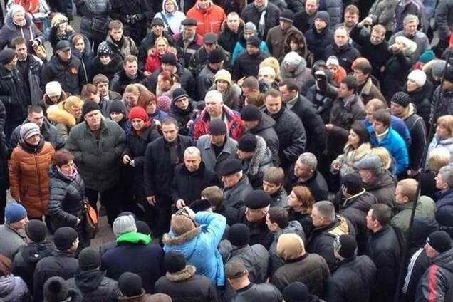 Мер Донецька терміново скликає позачергову сесію міськради