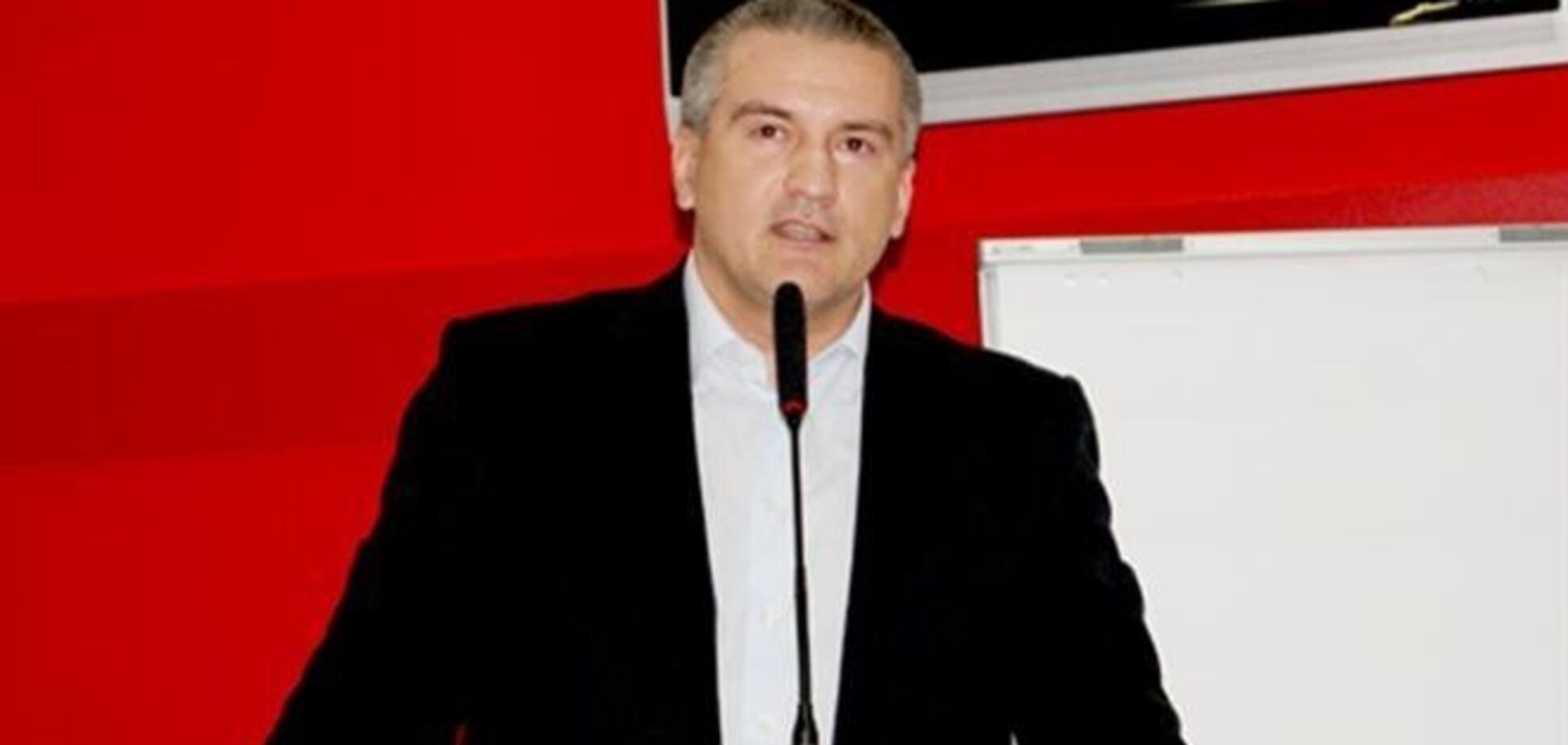 Аксенов подчинил себе все силовые структуры Крыма и попросил Путина о помощи