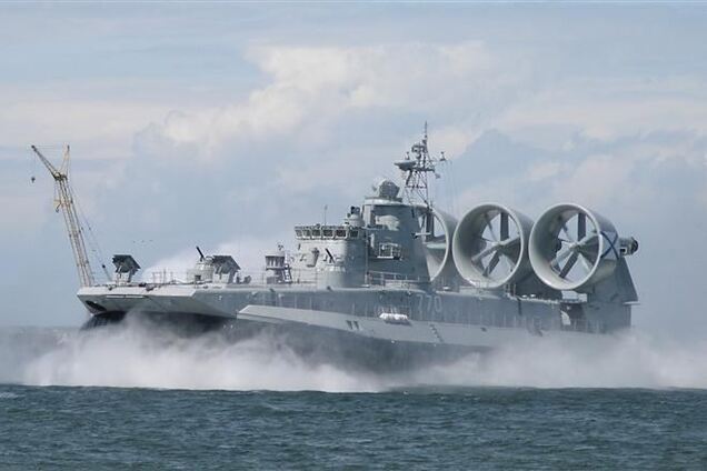 В порт Феодосии вошли российские военные корабли