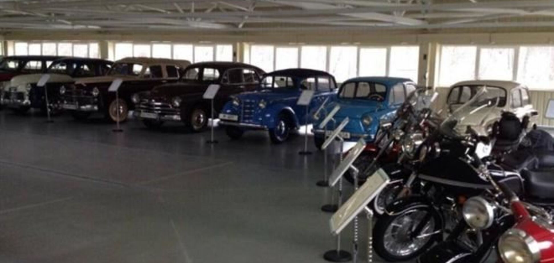 Машини з автопарку Януковича знайшли у сотника Майдану