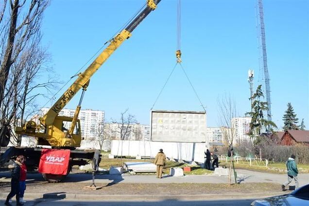 Скверу на Березняках буті!