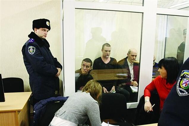 Двоих 'днепропетровских террористов' освободили прямо в зале суда