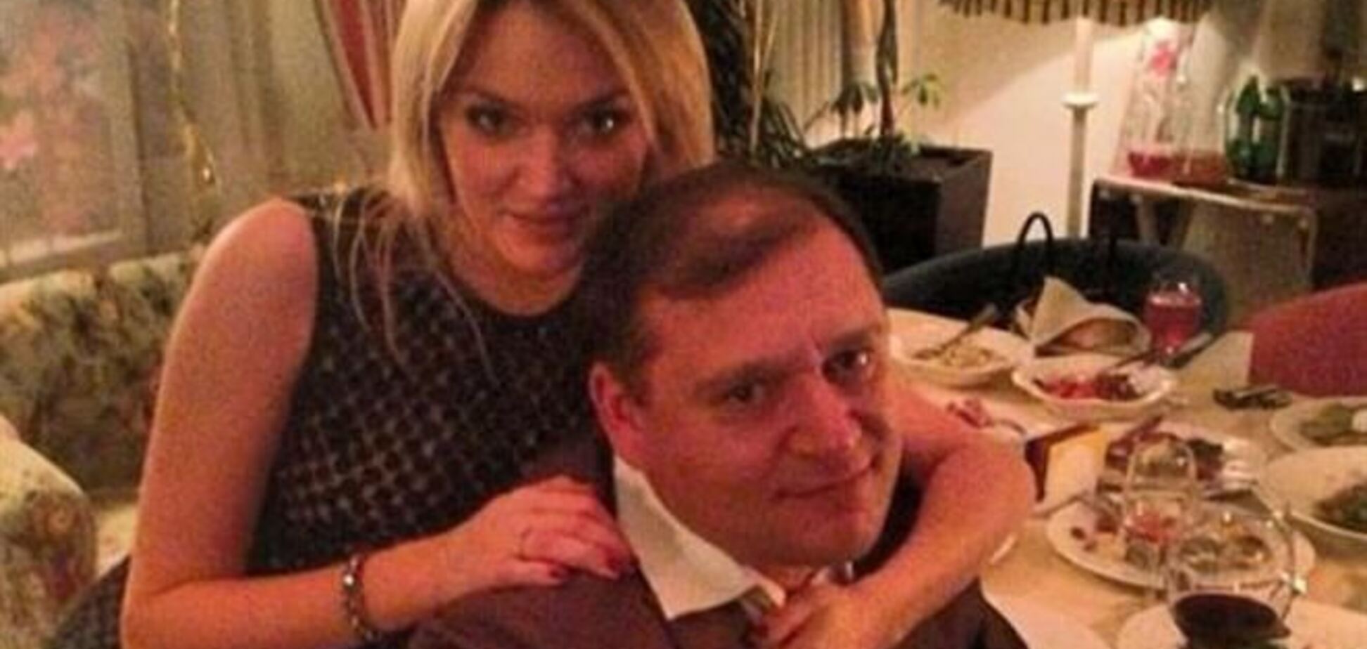 Бойфренд завалив дочка Добкіна квітами