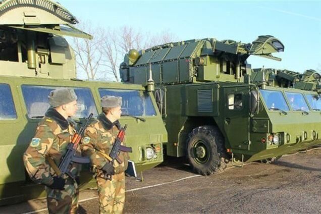 Украинским военным в Крыму предлагают продаться, иначе - штурм