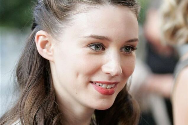 Девушка с татуировкой дракона переквалифицируется в принцессу