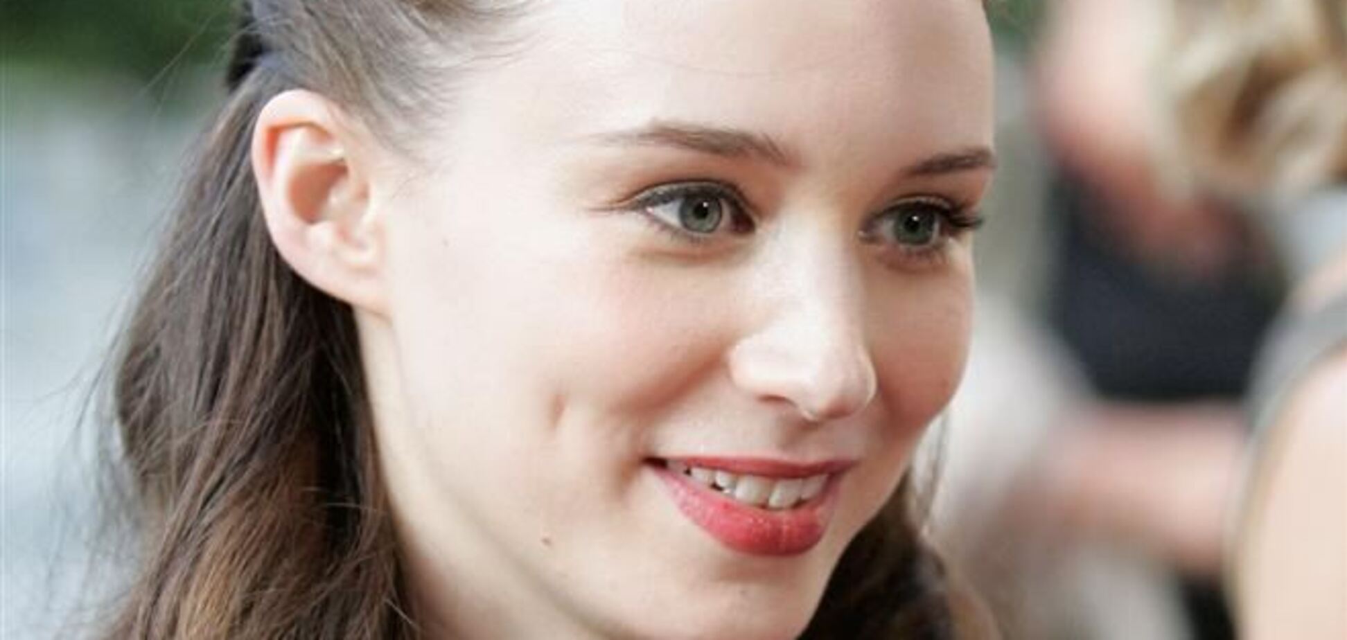 Девушка с татуировкой дракона переквалифицируется в принцессу