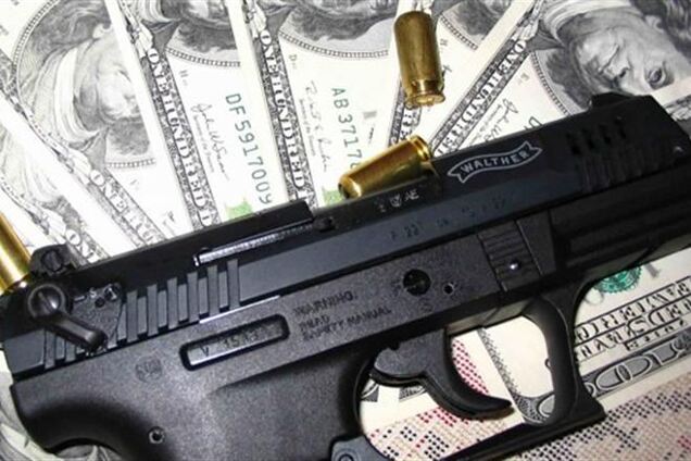 В Киеве грабители банка говорят, что пришли не грабить, а охранять