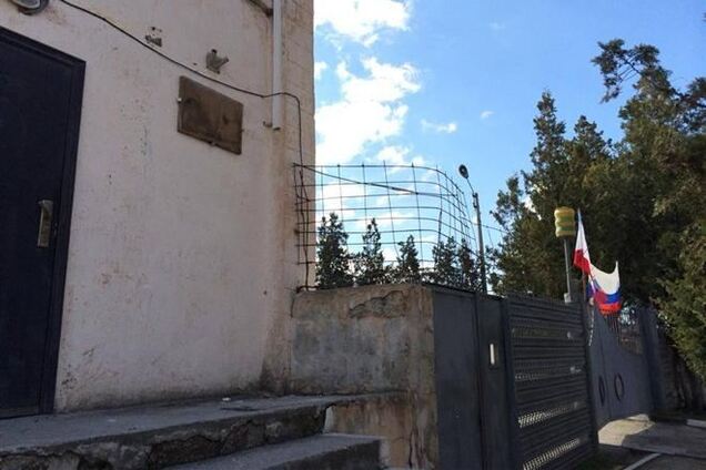 С территории захваченной воинской части в Бахчисарае начали вывозить ценности