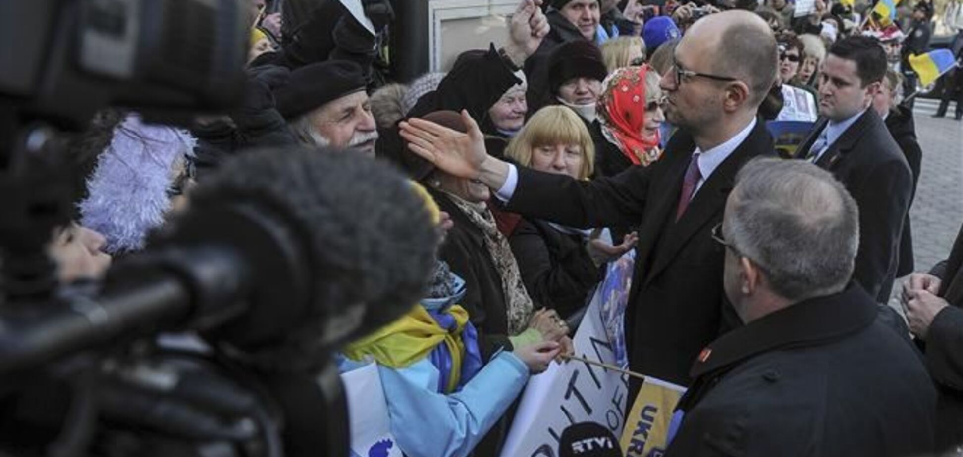 Яценюк в Нью-Йорку зустрівся з активістами місцевого Майдану