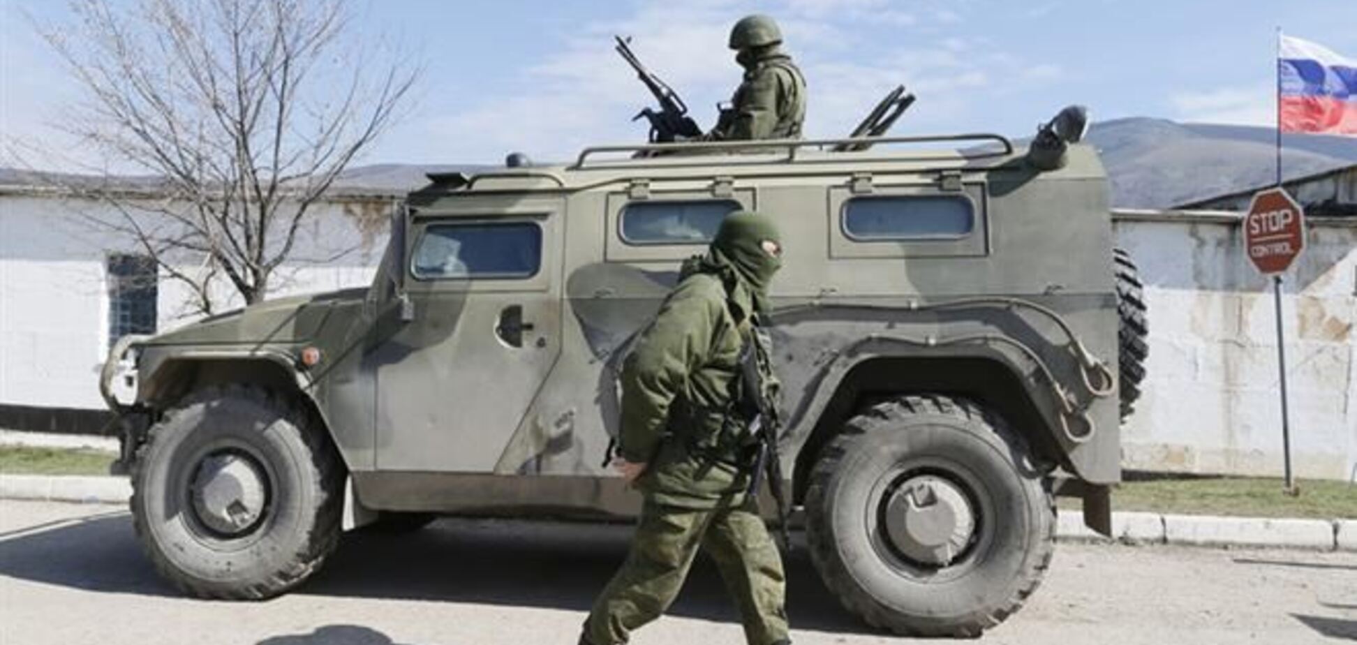 Российские захватчики планируют после референдума захватить военные части в Крыму