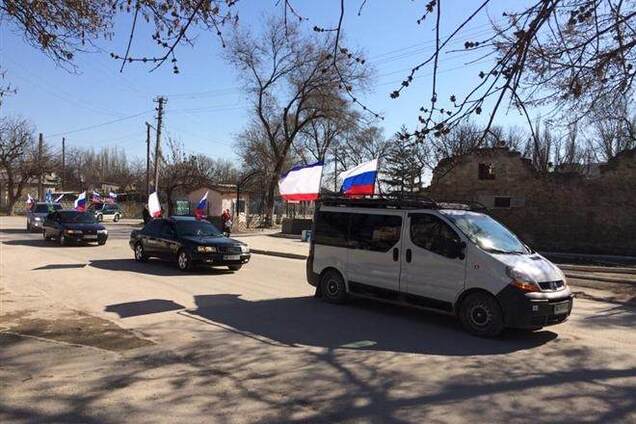 Пророссийские активисты зазывают крымчан на референдум в городе, отказавшемся от его проведения