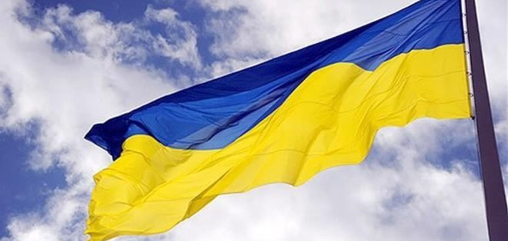 Над автобатом ВМС в Бахчисарае подняли флаг Украины