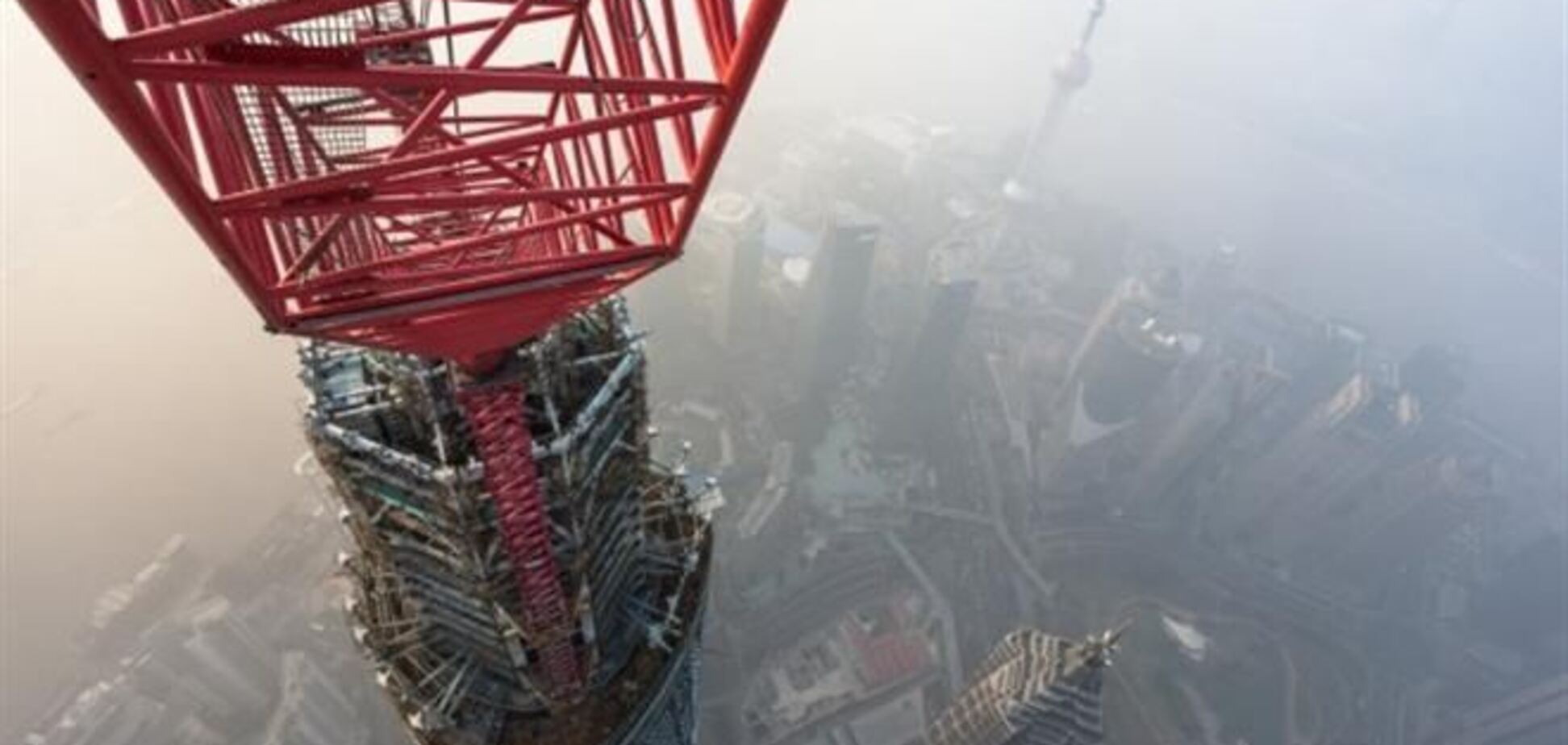 Невероятный вид с высоты полукилометровой Шанхайской башни