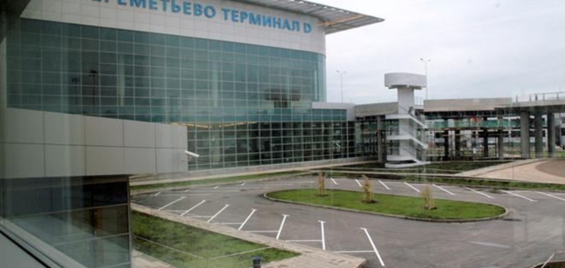 Задержанные в 'Шереметьево' украинцы восьмой час сидят без воды и еды