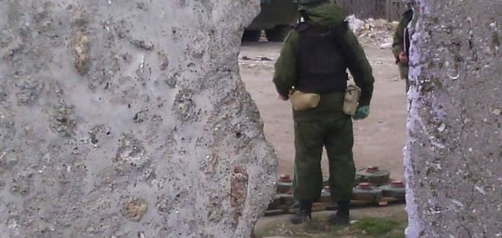 Російські військові забрали міни з-під частини українських морських піхотинців в Феодосії