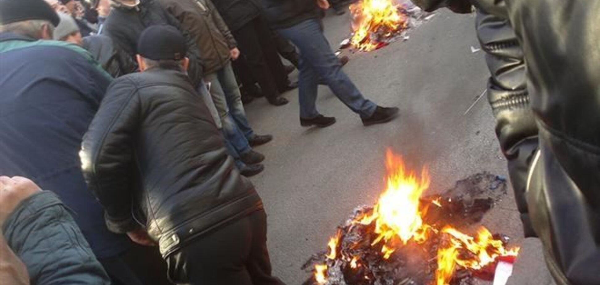 У Харкові напали на офіс 'Правого сектора' і спалили авто