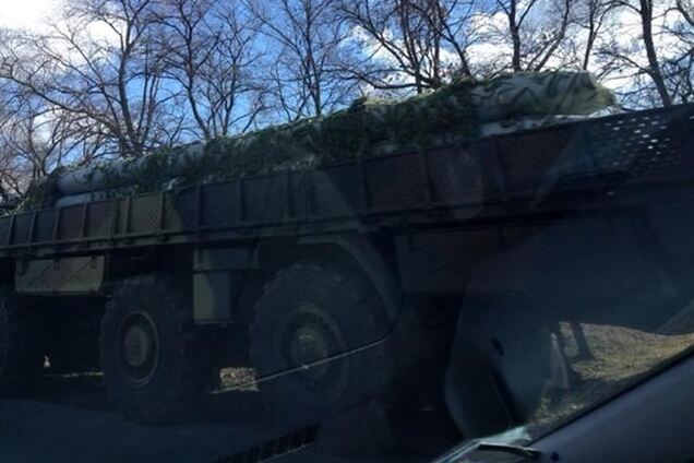 На Полтавщине стоят десятки военных машин с ракетами. Фотофакт
