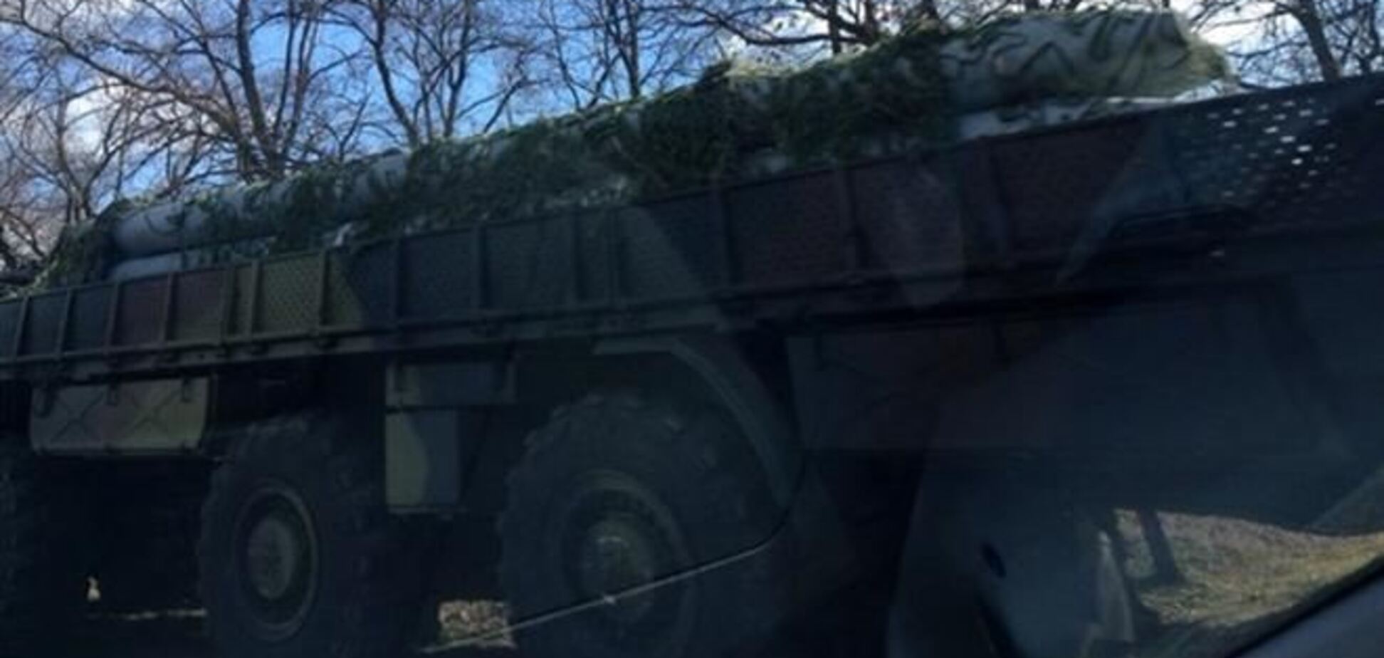 На Полтавщині стоять десятки військових машин з ракетами. Фотофакт