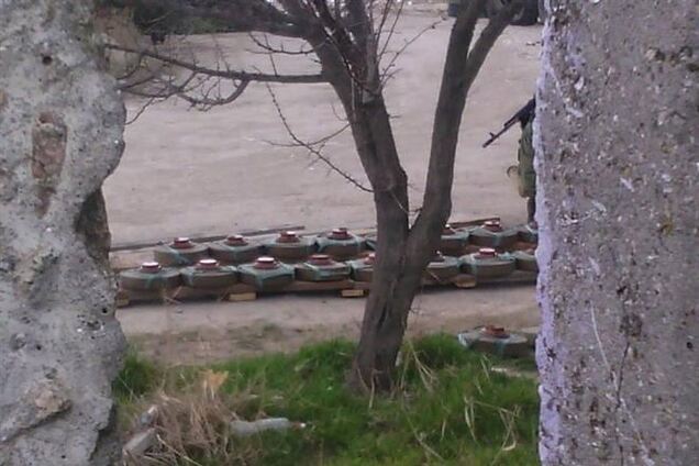 Военные РФ убрали мины возле украинской части в Феодосии