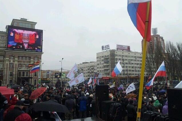 У Донецьку близько 3 тис. людей зібралися на проросійський мітинг
