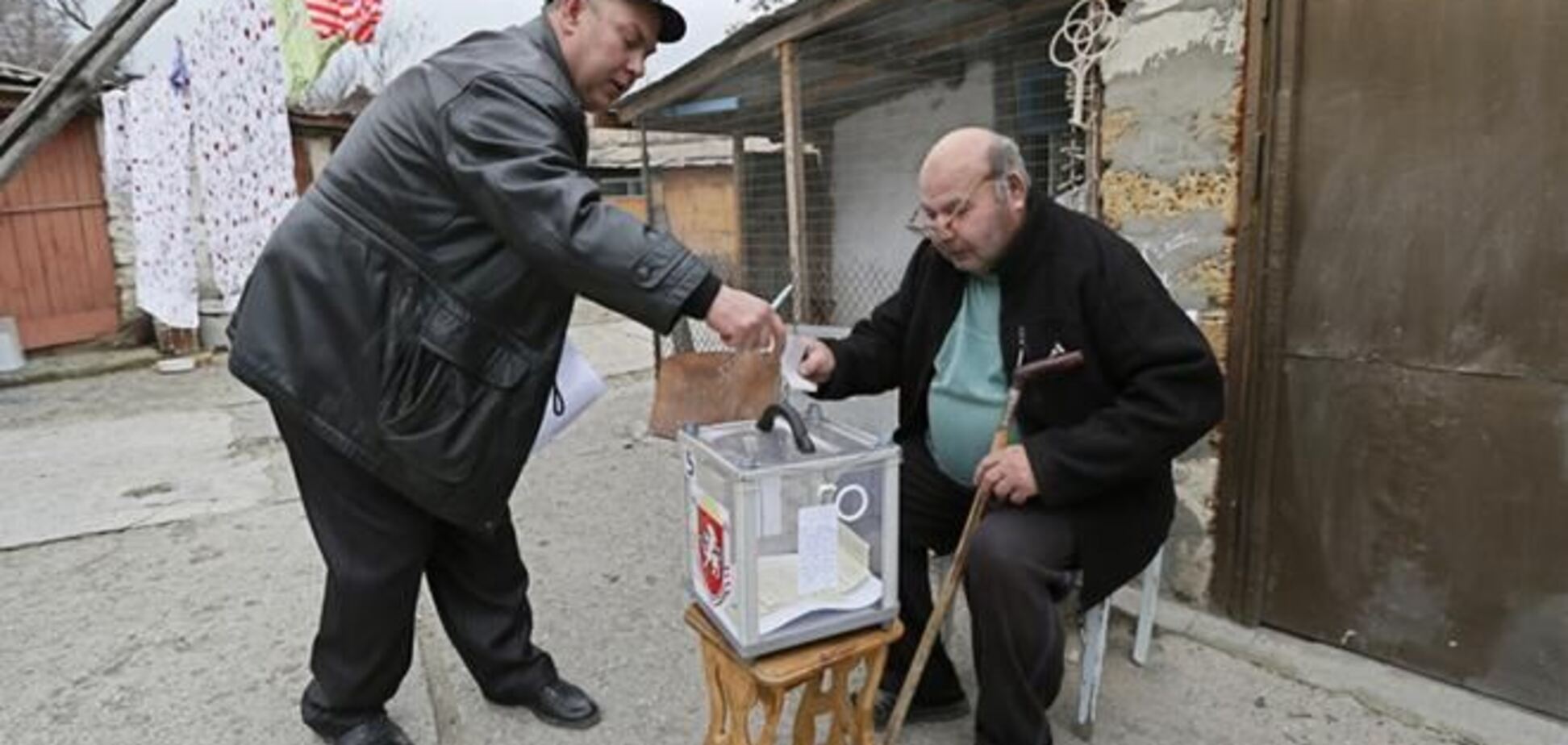 Наблюдатели: реальная явка на 'референдуме' в Крыму не превысила 20%