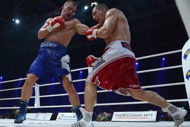 Украинский боксер Глазков победил поляка Адамека