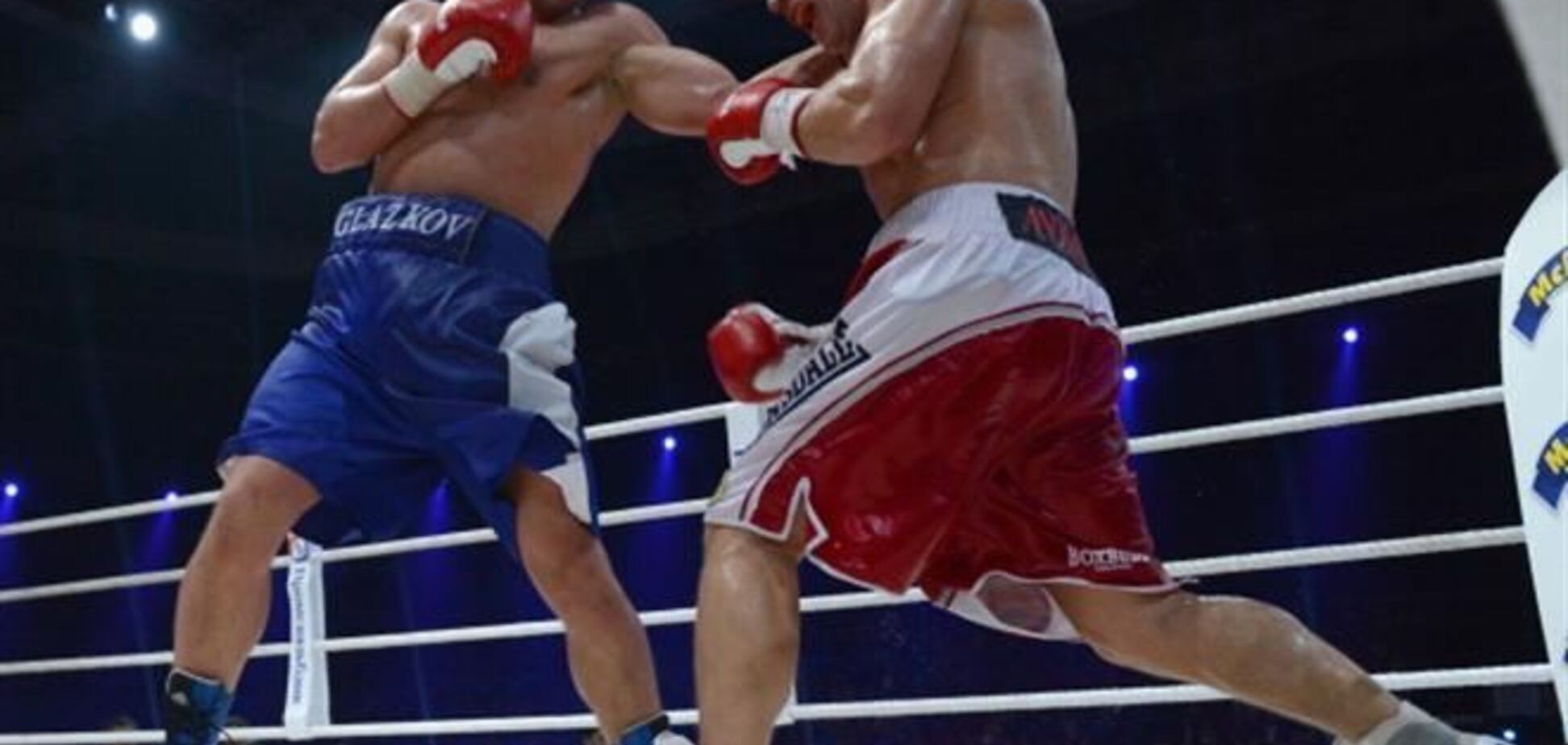 Украинский боксер Глазков победил поляка Адамека