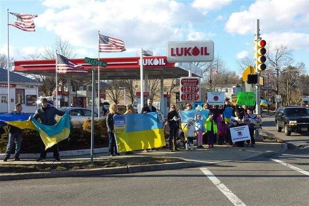 Українці в США влаштували бойкот російським АЗС