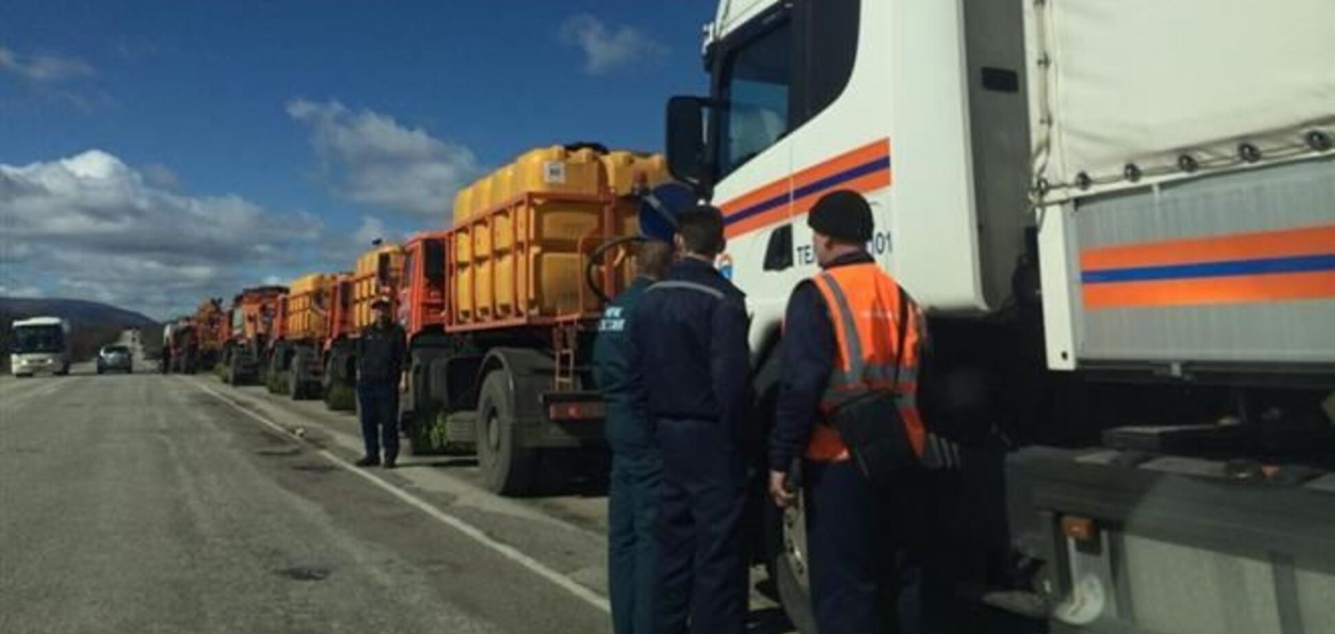 В Севастополь едет автоколонна из РФ: фуры, автобусы, пожарные и мусороуборочные машины