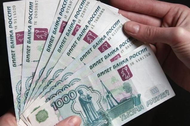 Российский рубль объявлен в Крыму официальной валютой