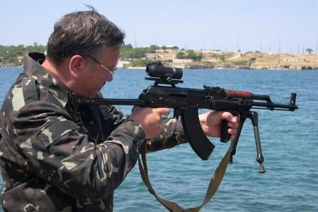 Экс-министр обороны предлагает легализовать имеющееся у украинцев оружие