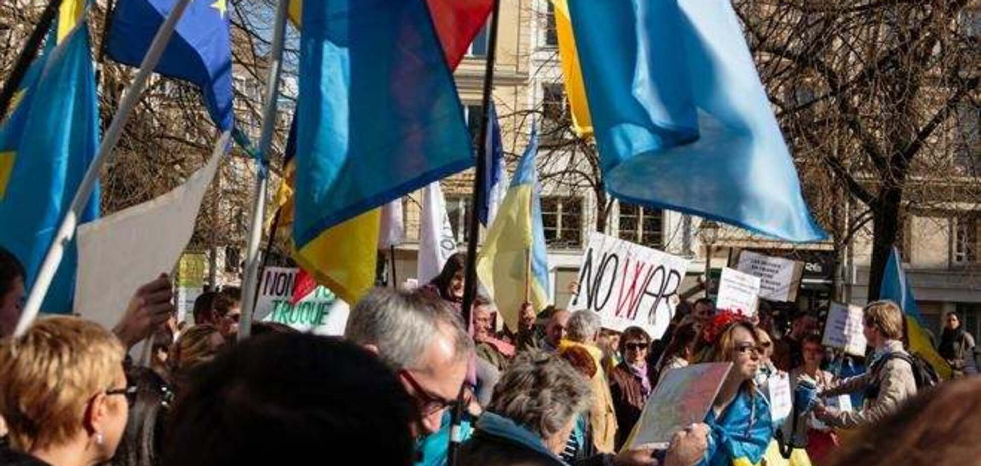 Украинцы Франции протестовали в Париже против агрессии РФ в Крыму