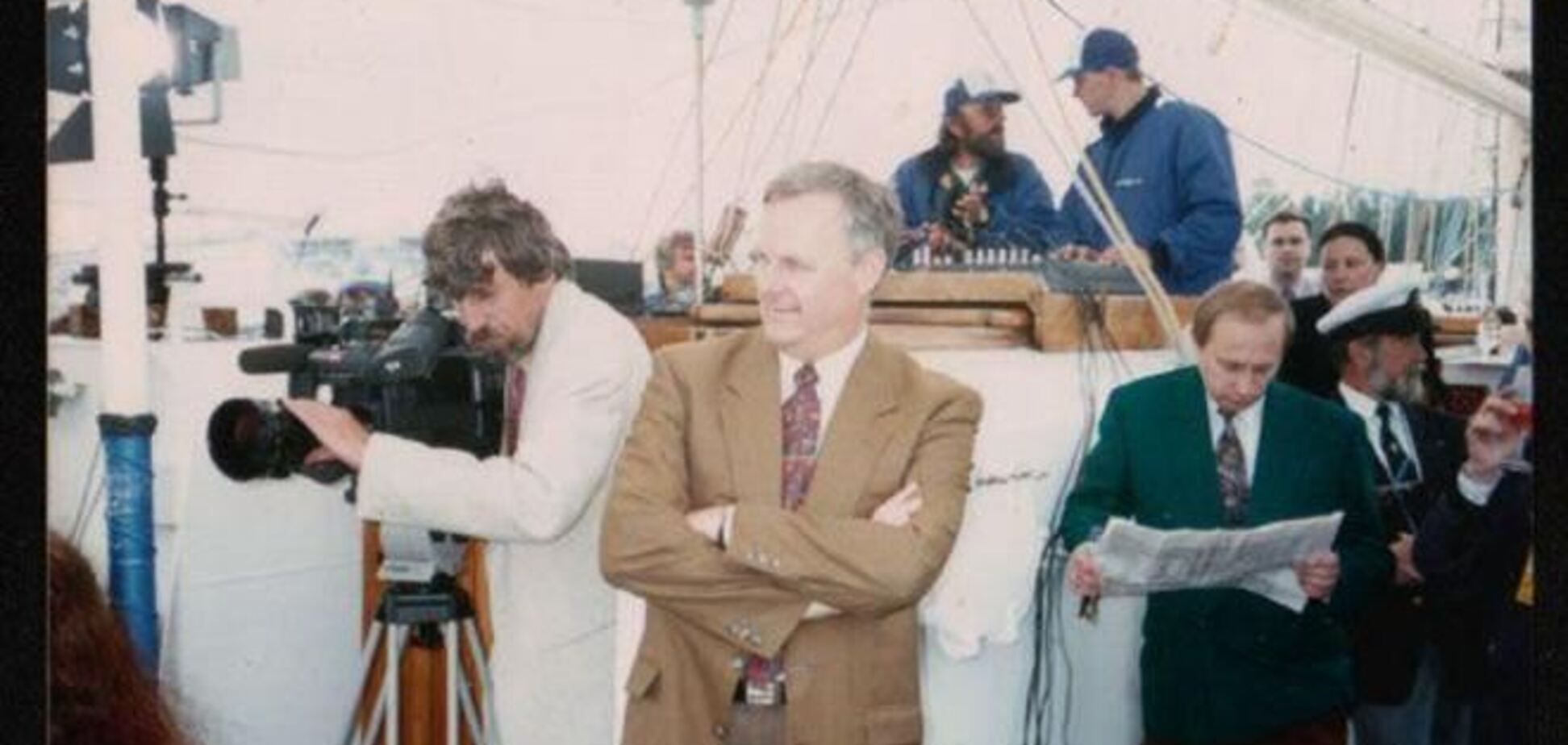 Путин в 90-е подрабатывал охранником - фотофакт